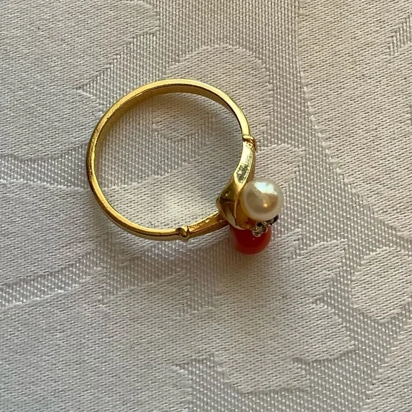 Antique 18Kt Gold Pearl, Coral, Diamond ring Size9 - Picture 3 of 10